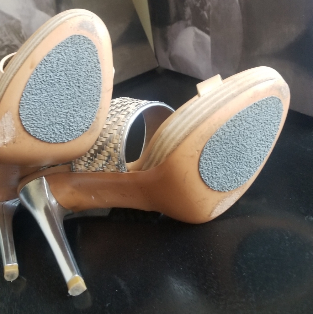Coach Heels size 8B - Picture 5 of 10